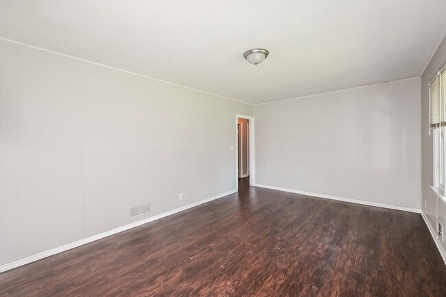 Foto del edificio - 58 Rustic Rd