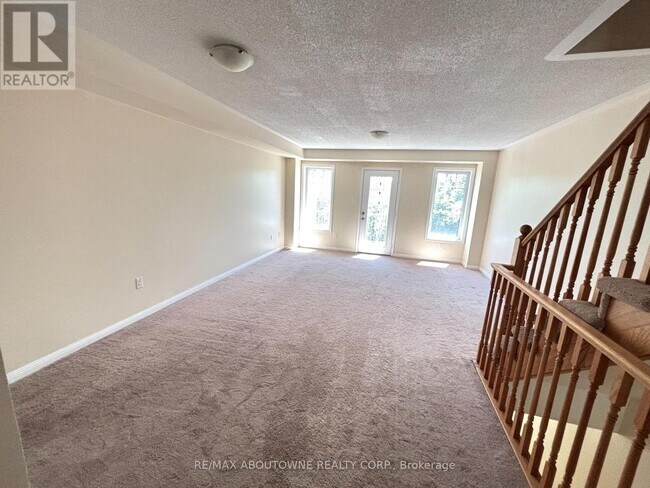 Photo du bâtiment - 6020-6020 Derry Rd