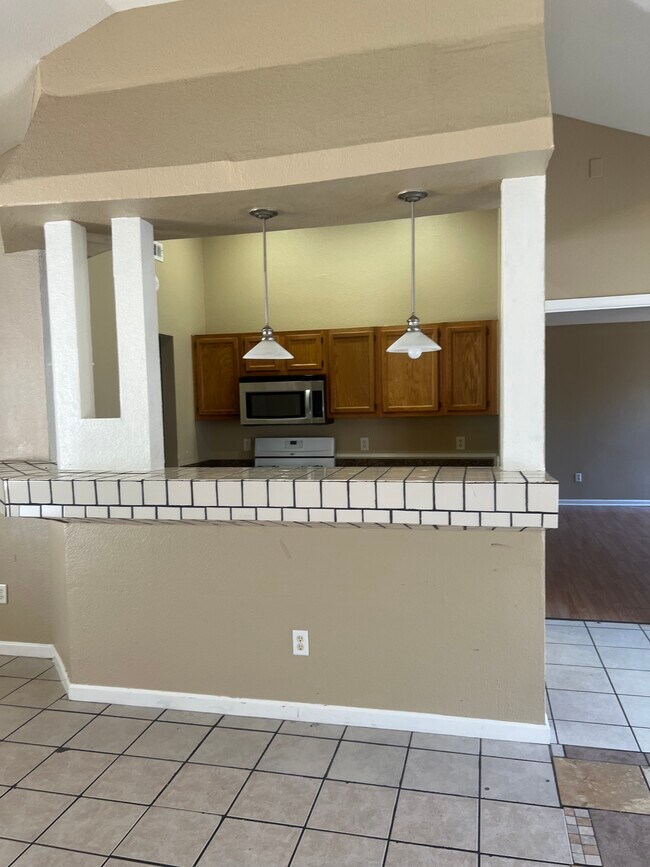 Building Photo - 2405 George Miller Dr