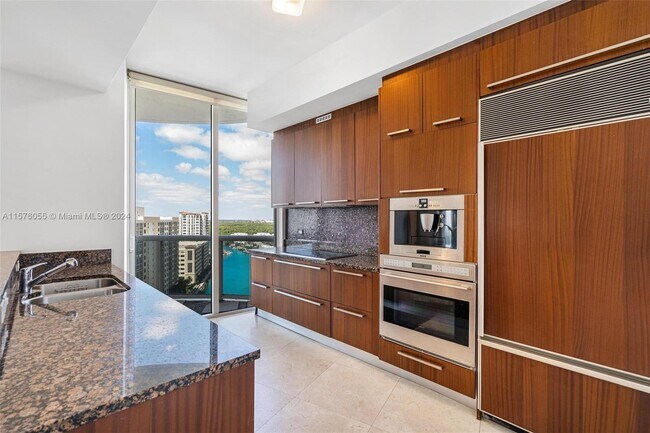 Foto del edificio - 16001 Collins Ave