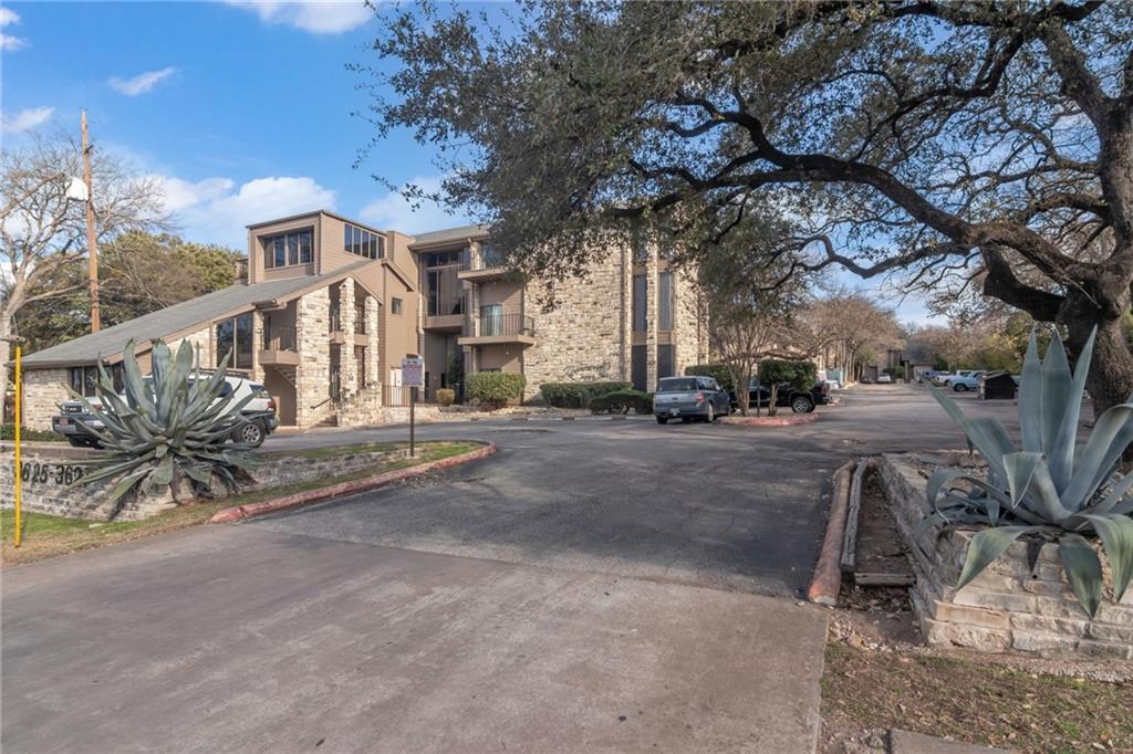 Primary Photo - 3627 Menchaca Rd