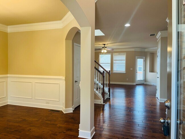 Foto del edificio - Huge 5 bedroom, 4 bathroom home located in Johns Creek! Must see!