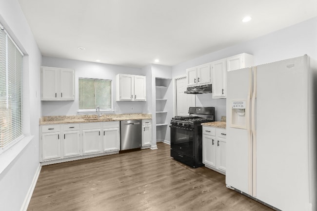 Building Photo - 121 Meadow Hill