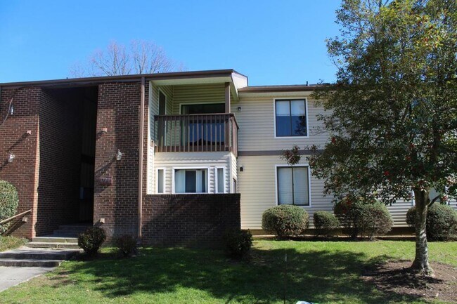 Foto del edificio - 1700 N. Hamilton St #H