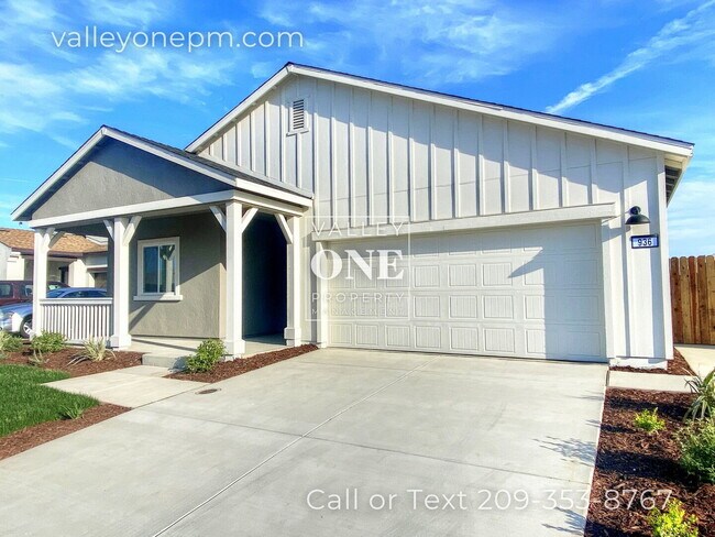 Foto del edificio - COMING SOON! 4 bedroom, 3 bath, pet-friend...