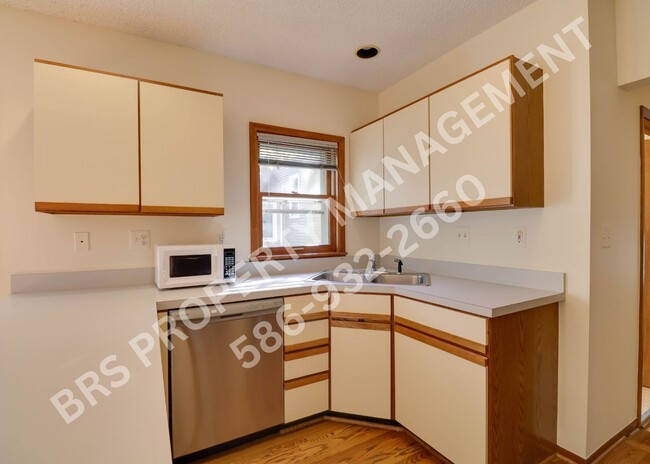 Foto del edificio - Rochester Hills totally renovated 2 BR ranch