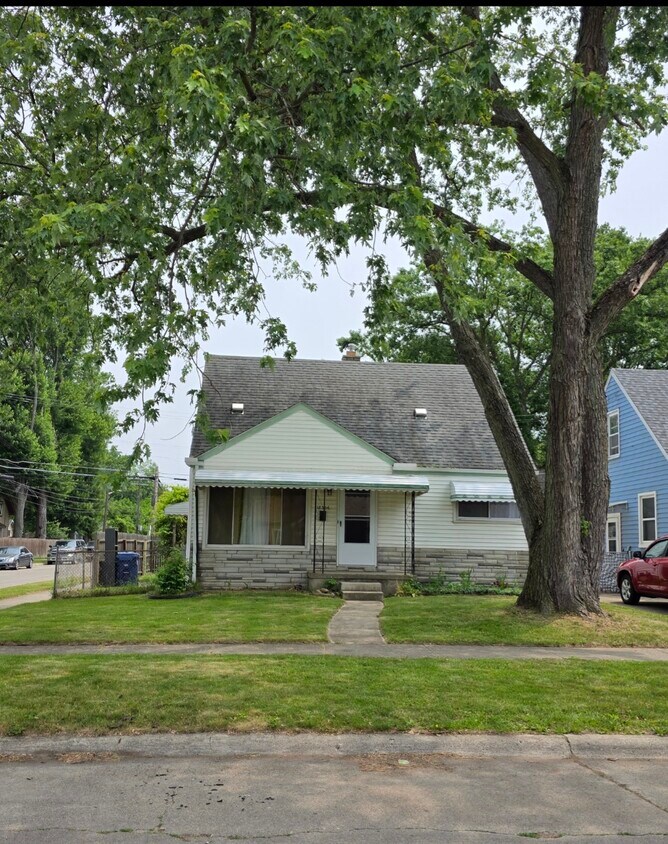 Foto principal - 18306 Lennane St