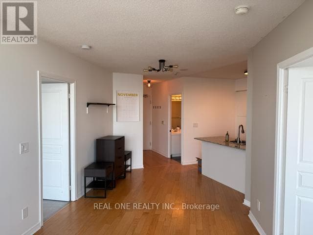 Photo du bâtiment - 2230 Lake Shore Blvd W