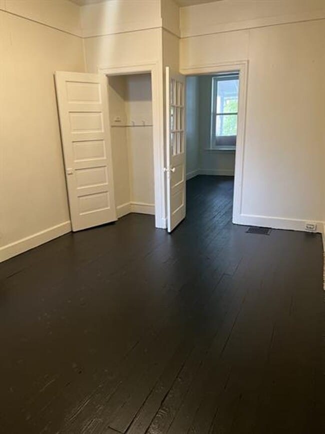 Building Photo - 747 Linden Ave