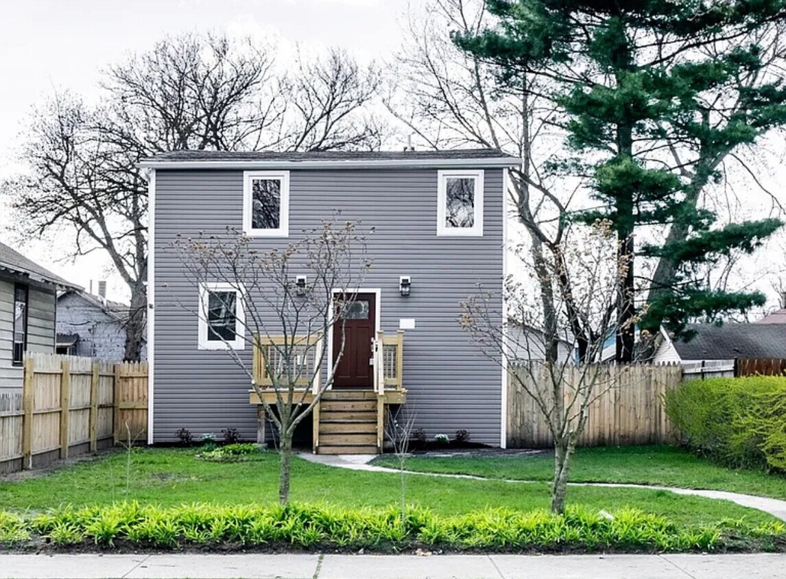 Foto principal - 6136 Harrison Ave