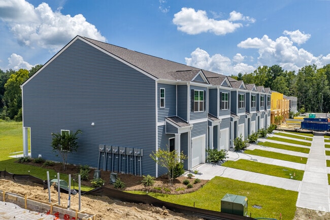 Building Photo - Central Townhomes
