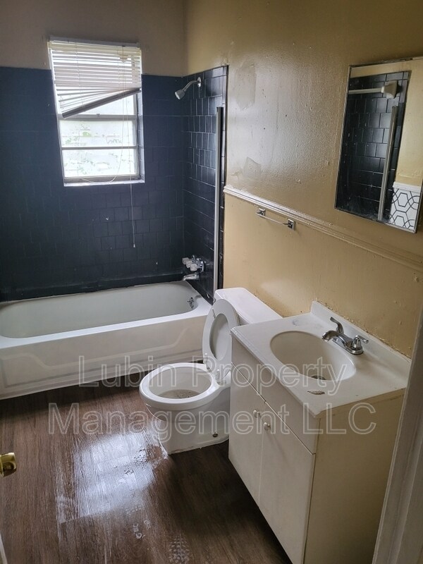 Foto del edificio - 1326 Oak St