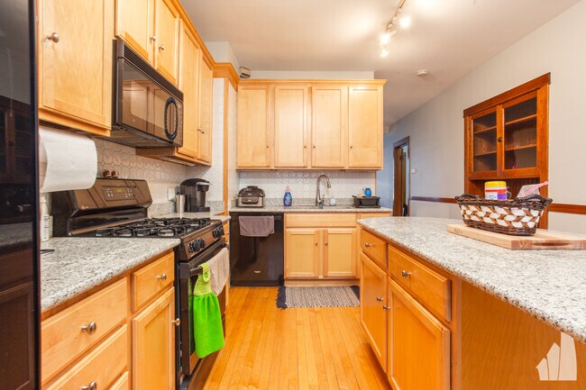 Building Photo - 1538 W Wrightwood Ave