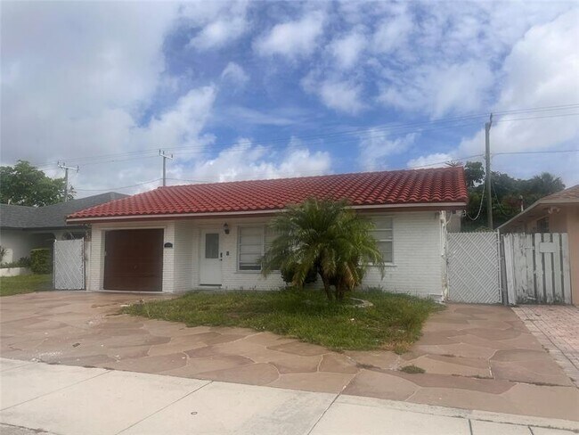 Building Photo - 1741 NE 39th St