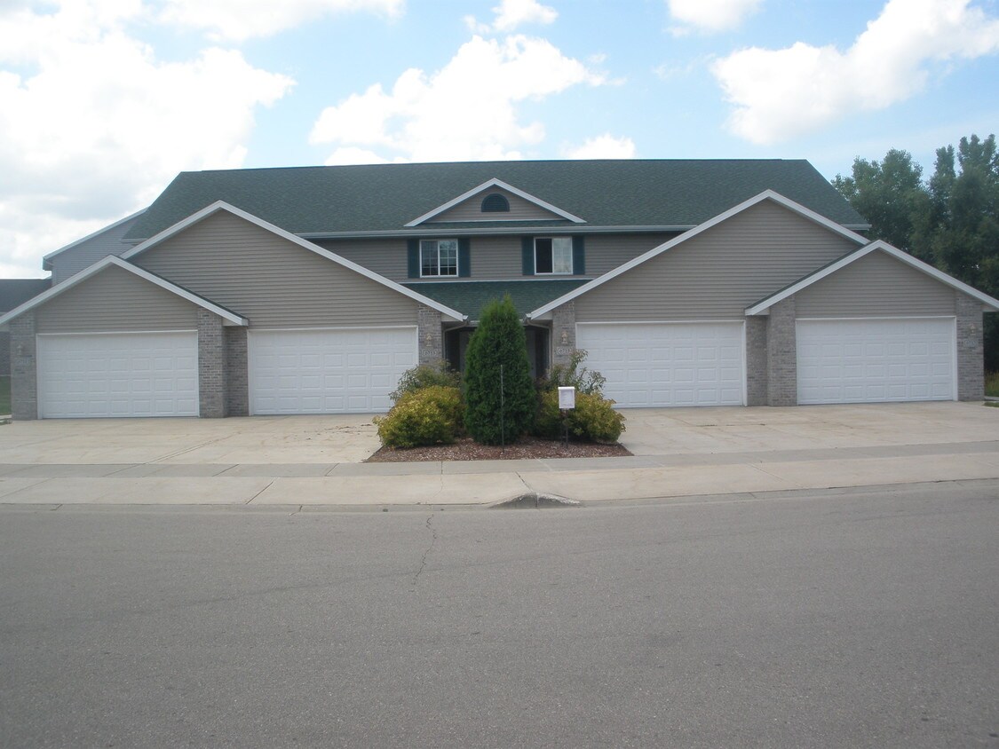 Primary Photo - 6717 Windsor Ridge Ln