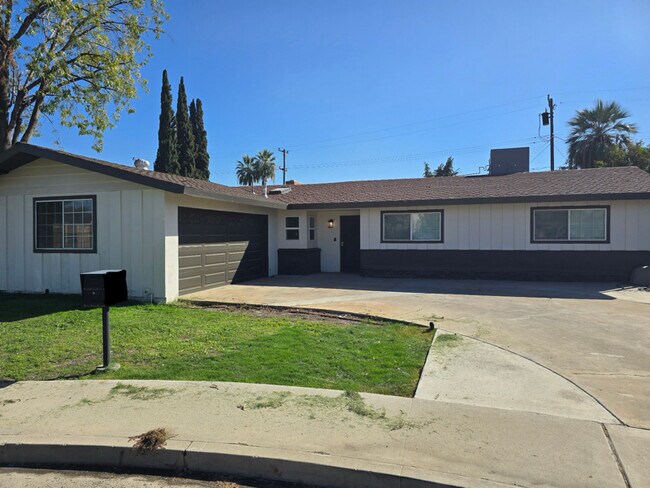 Building Photo - 3801 Bianchi Way