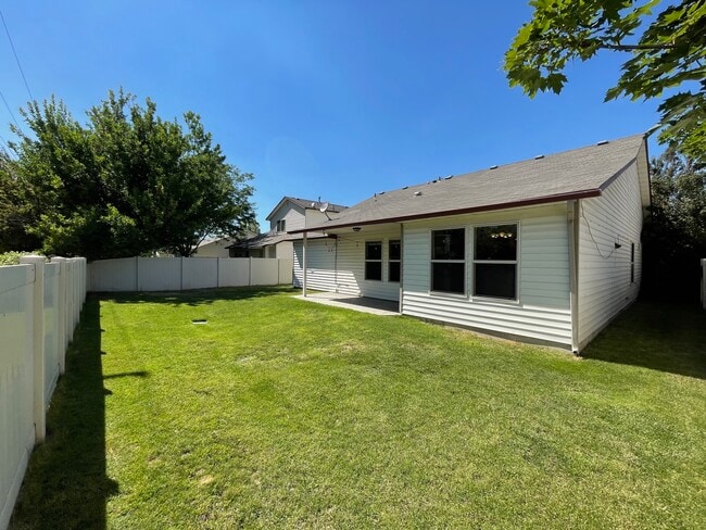 Building Photo - 10651 Gossamer St