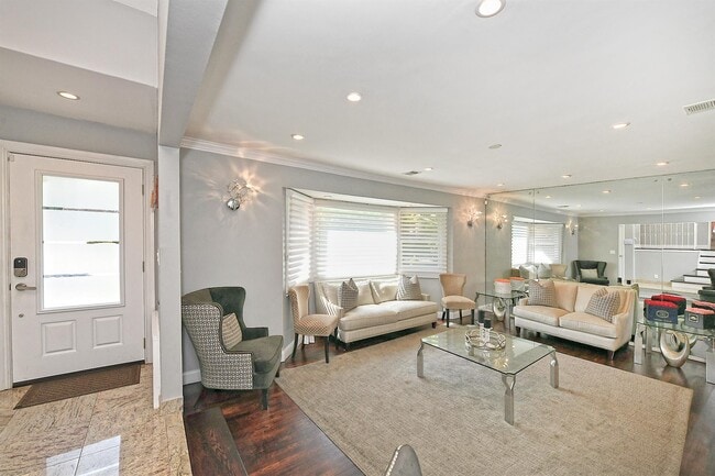 Foto del edificio - 2 Cherrywood Ln