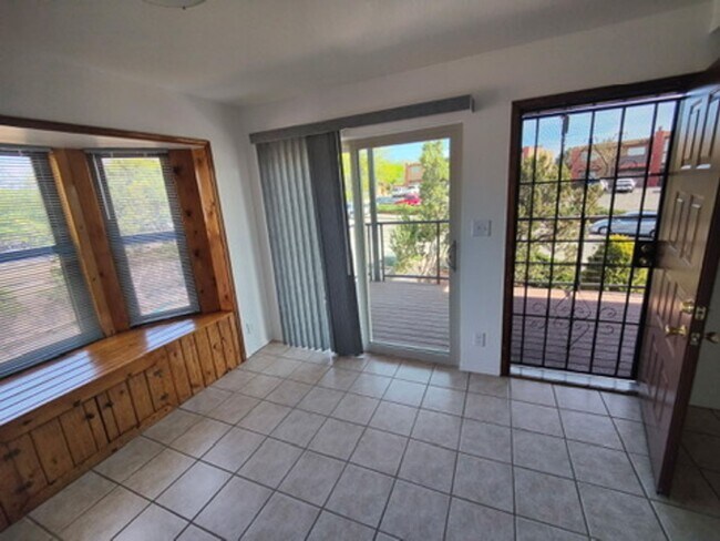 Foto del edificio - 1307 Rufina Ln