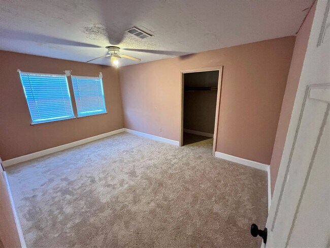 Foto del edificio - 12239 W Village Dr