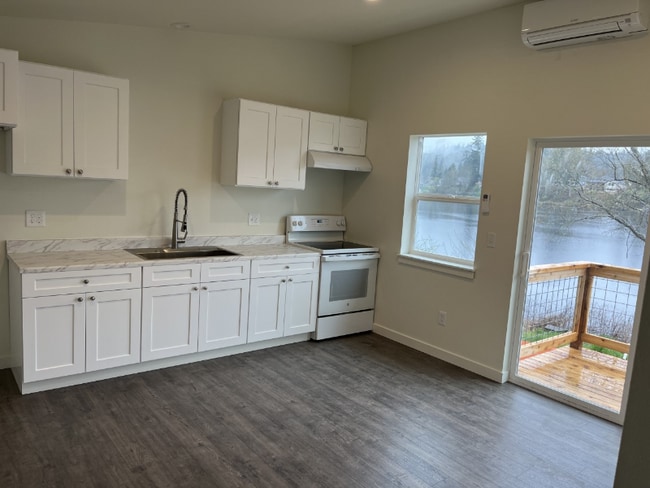 Building Photo - 6660 Long Lake Rd SE