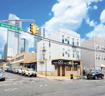 Building Photo - 4618 Vernon Blvd