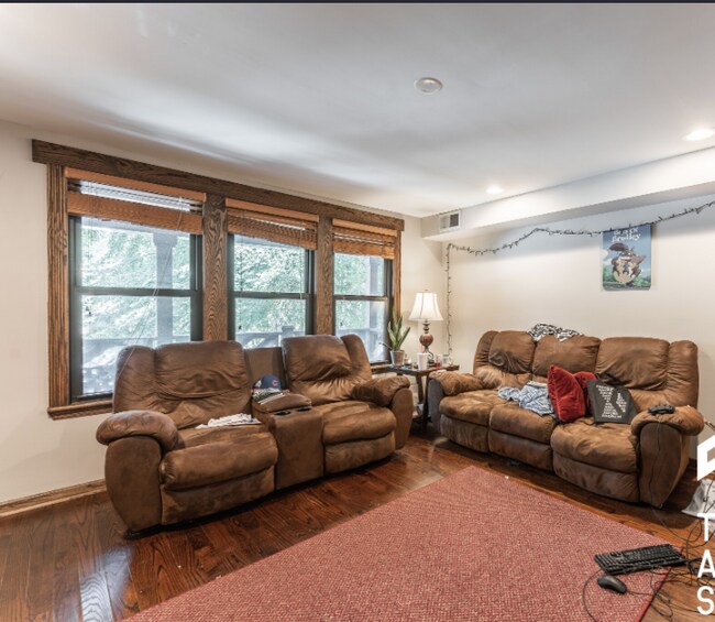 Foto del edificio - 1734 N Wilmot Ave