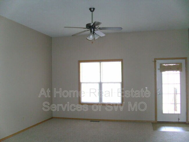 Building Photo - 3921 S Timbercreek Ave