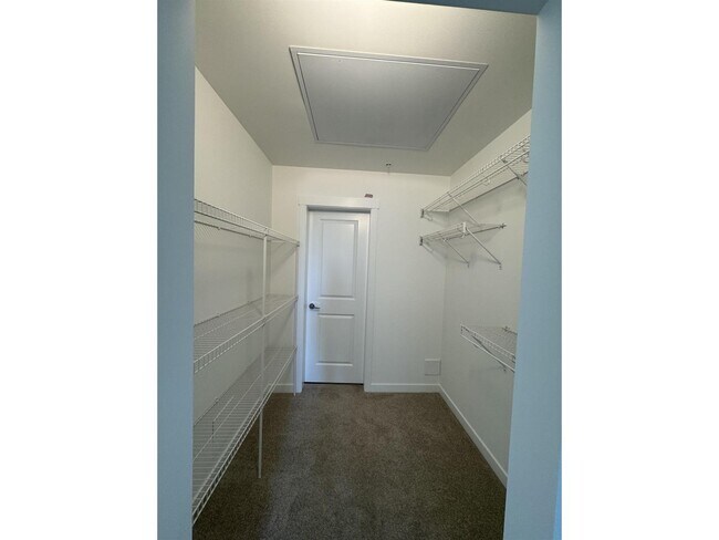 Building Photo - 15735-15785 85 Ave