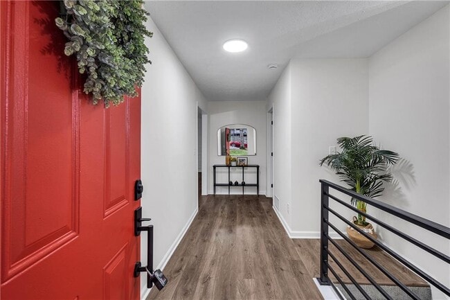 Building Photo - 6881 Hickory Hollow Dr