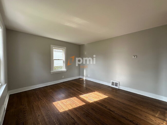 Building Photo - 7414 Tapper Ave
