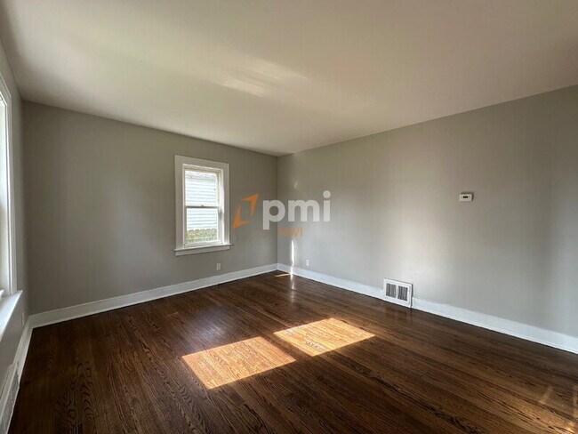 Foto del edificio - 7414 Tapper Ave