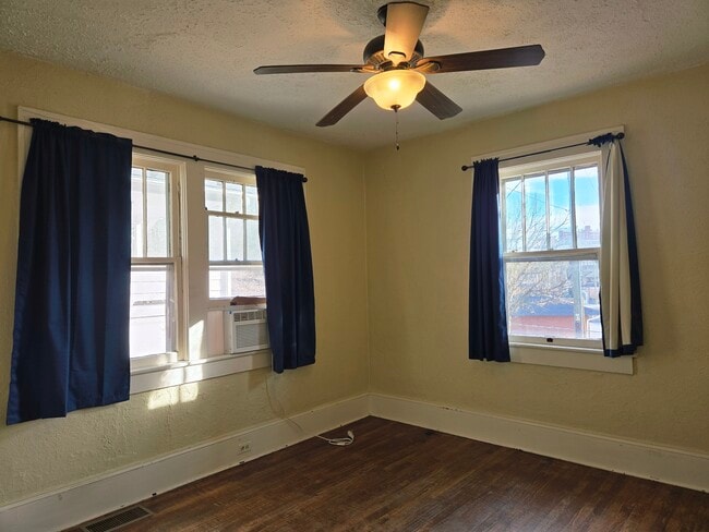 Building Photo - 12 E Chestnut St