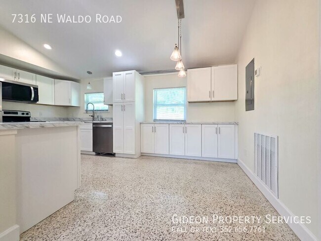 Foto del edificio - 7316 NE Waldo Rd