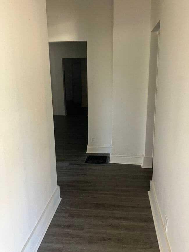 Building Photo - 803 E Washington St