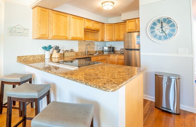 Building Photo - PERFECT OCEANFRONT WINTER WORK-FROM-HOME GETAWAY