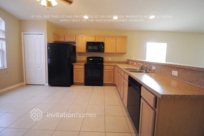 Building Photo - 2048 Gloria Cir