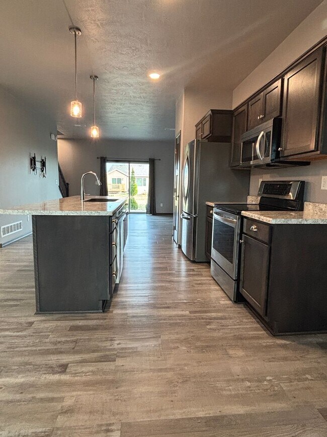 Foto del edificio - Spacious 3-Bedroom Home