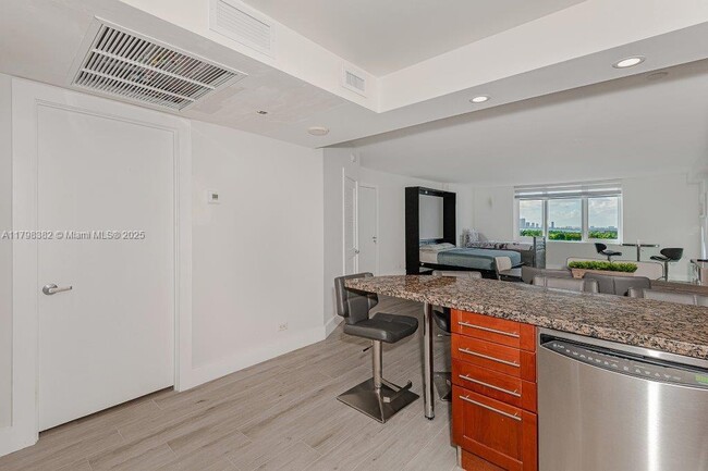 Foto del edificio - 2301 Collins Ave