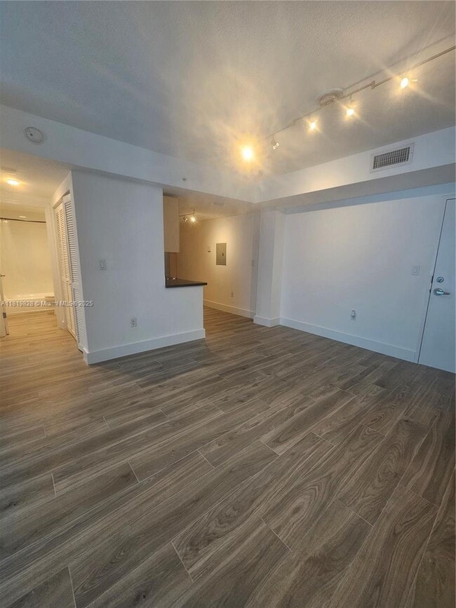 Foto del edificio - 7501 E Treasure Dr