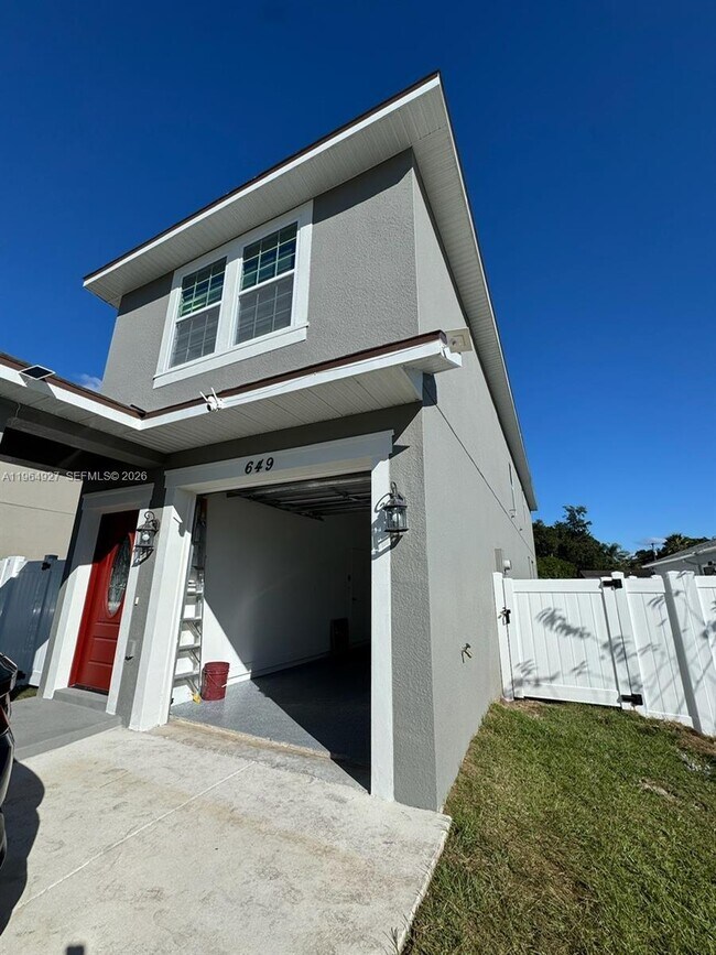 Foto del edificio - 649 N Lincoln St