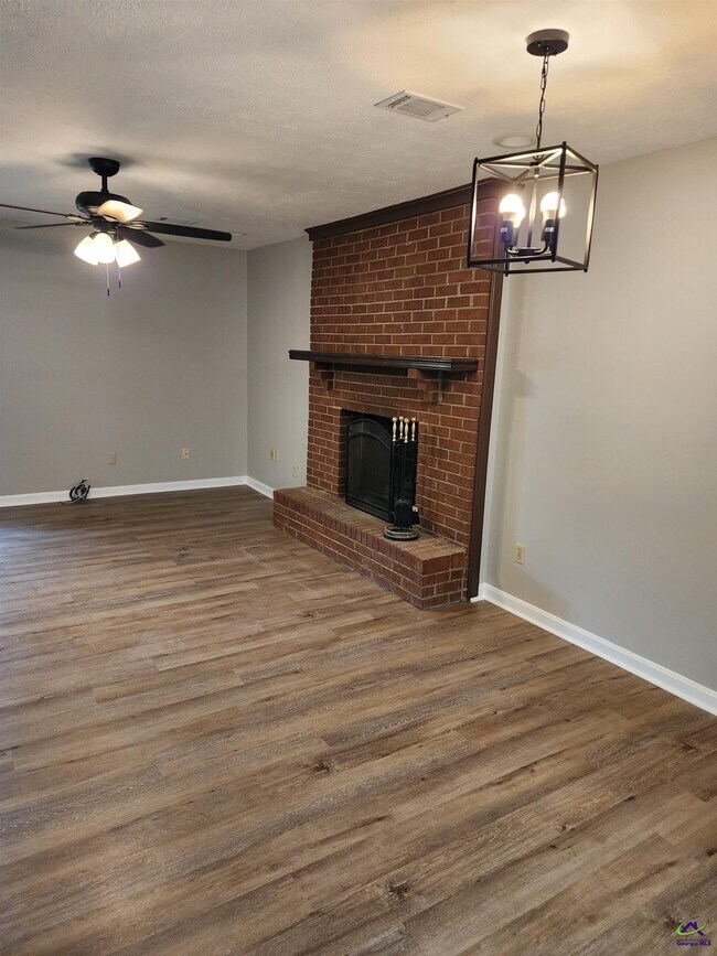 Foto del edificio - 106 Leisure Lake Ct