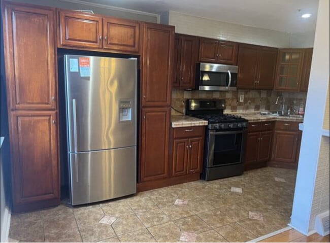 Building Photo - 4337 H St