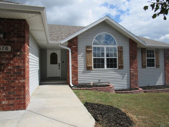 Building Photo - 576 S Kingsgate Ct
