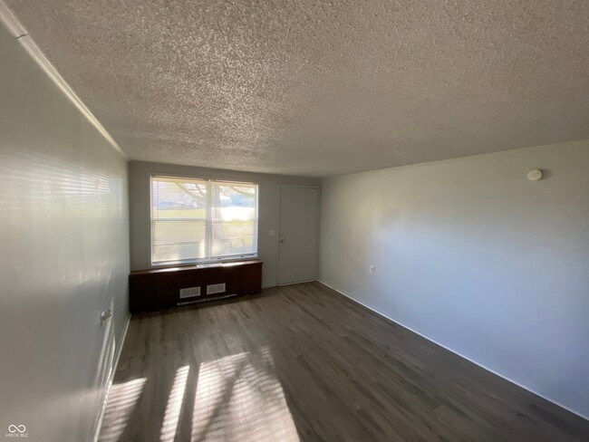 Building Photo - 2000 Indianapolis Rd