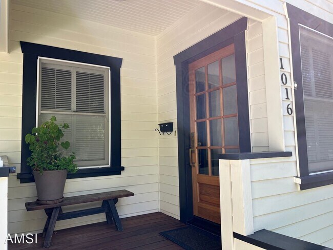 Foto del edificio - 4 br, 3 bath House - 1016 Spring Street