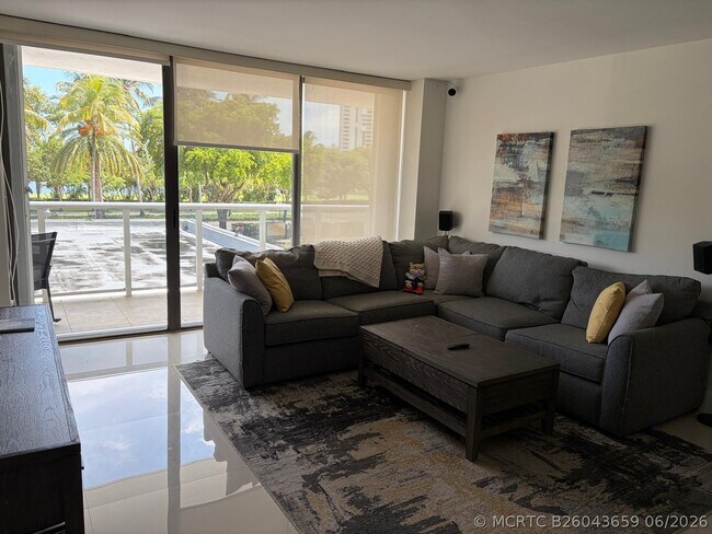 Building Photo - 3625 N Country Club Dr