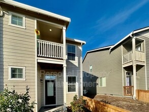 Building Photo - 7042 NE 155th Pl