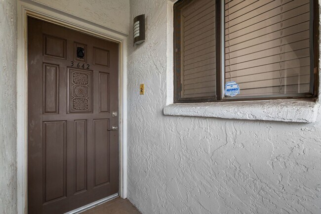 Foto del edificio - Stunning Fully Renovated 2-Bed, 2-Bath Condo in Scottsdale 1/2 month FREE