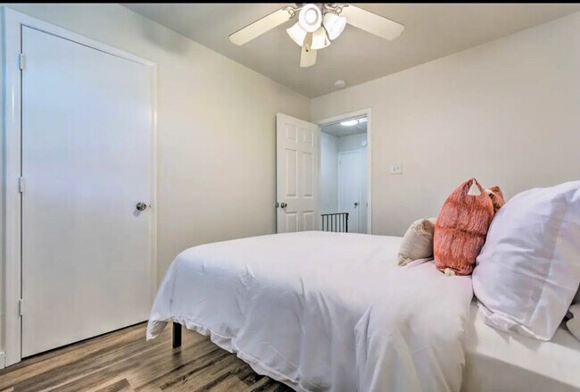 Foto del edificio - 4021 W 8th St